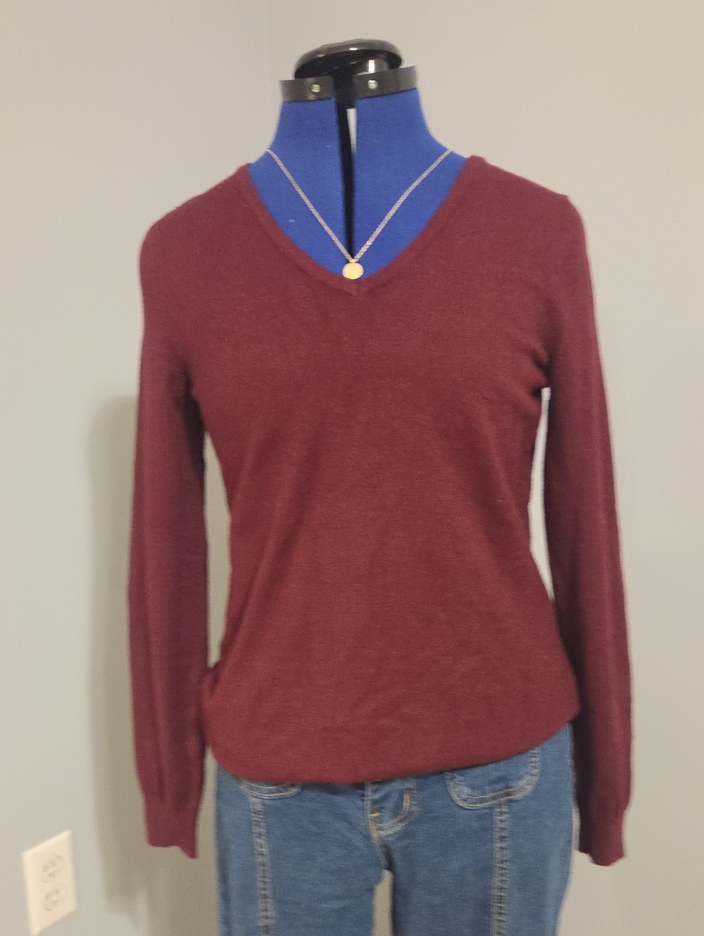 Women's V-Neck Long Sleeve Sweater in Wine